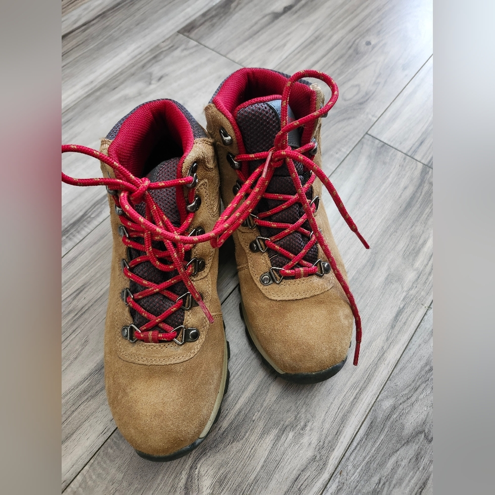bearpaw waterproof man's hiking boors size 8